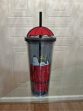 Brand New Snoopy cup with Lid and Straw - Peanuts